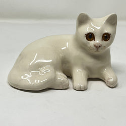Winstanley White Cat Lying - Size 2