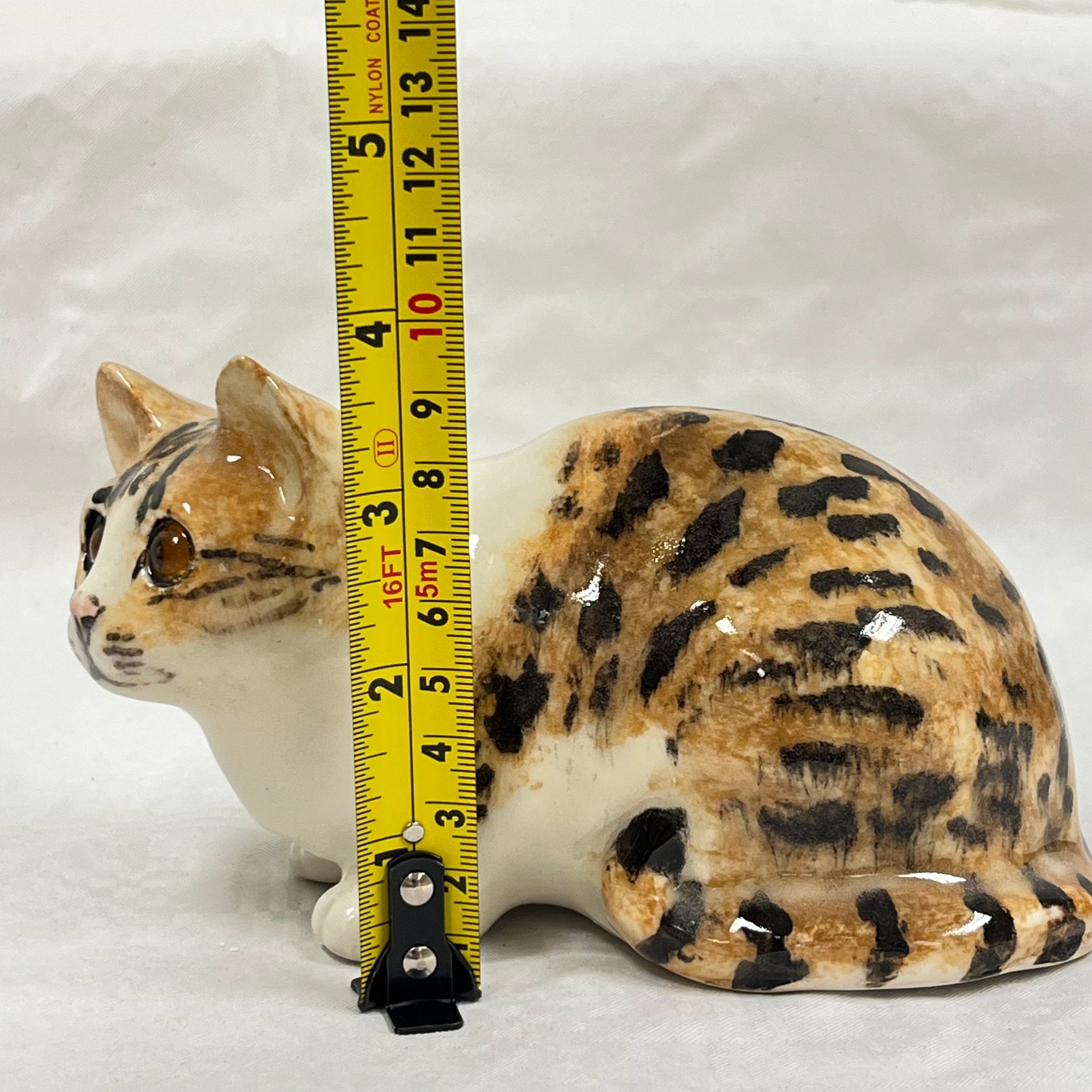 Winstanley Tortie & White Cat Crouching - Size 2