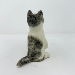 Winstanley Grey & White Cat with Heart - Size 1