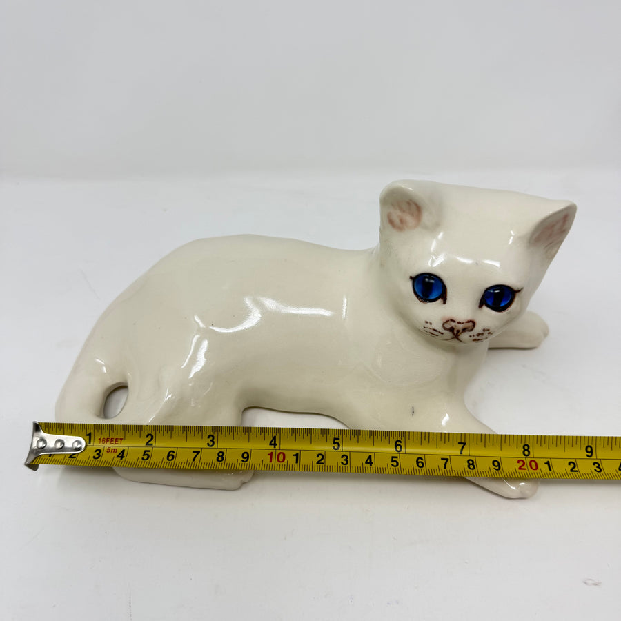 Winstanley White Cat Lying - Size 3