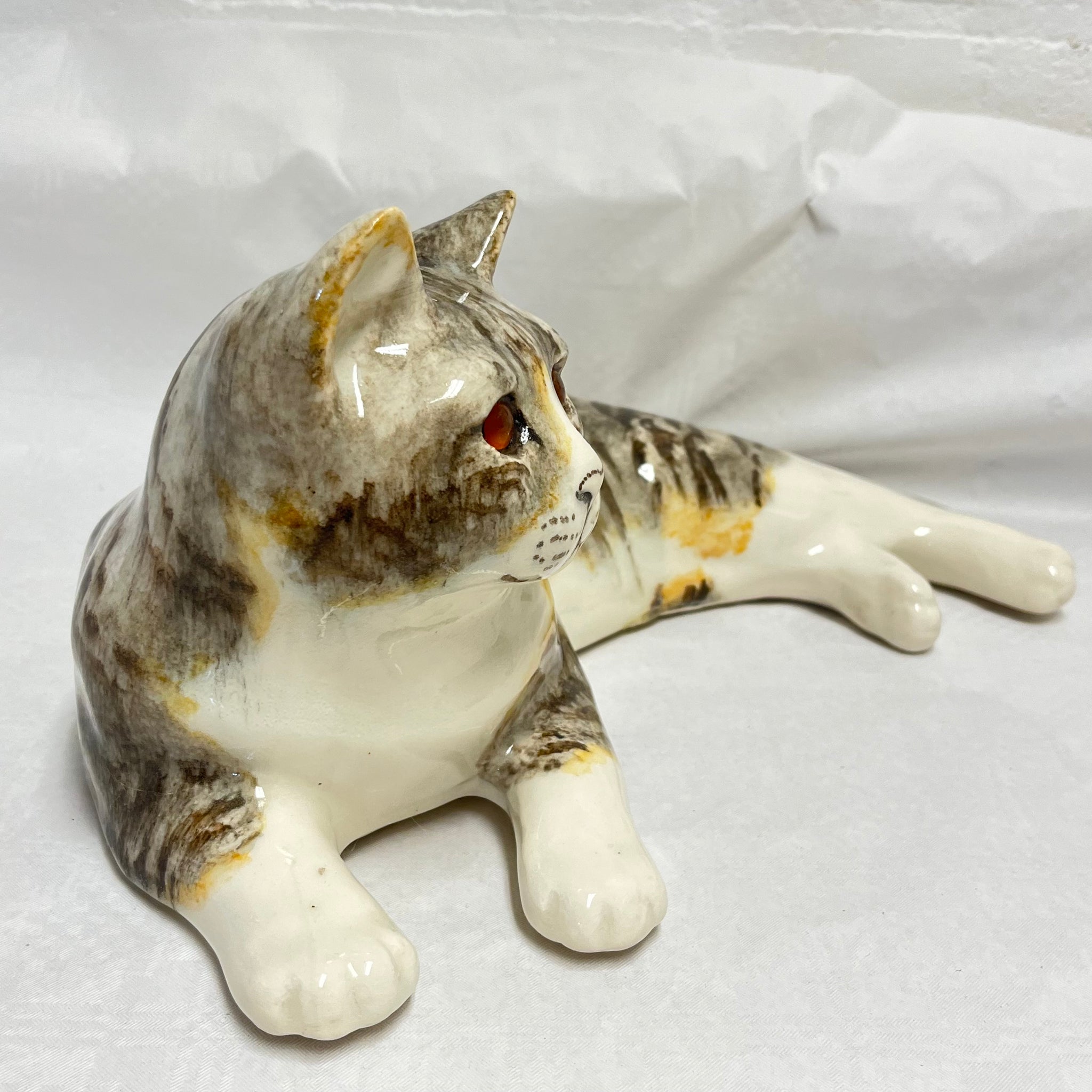 Winstanley Tabby & White Cat Lying - Size 7