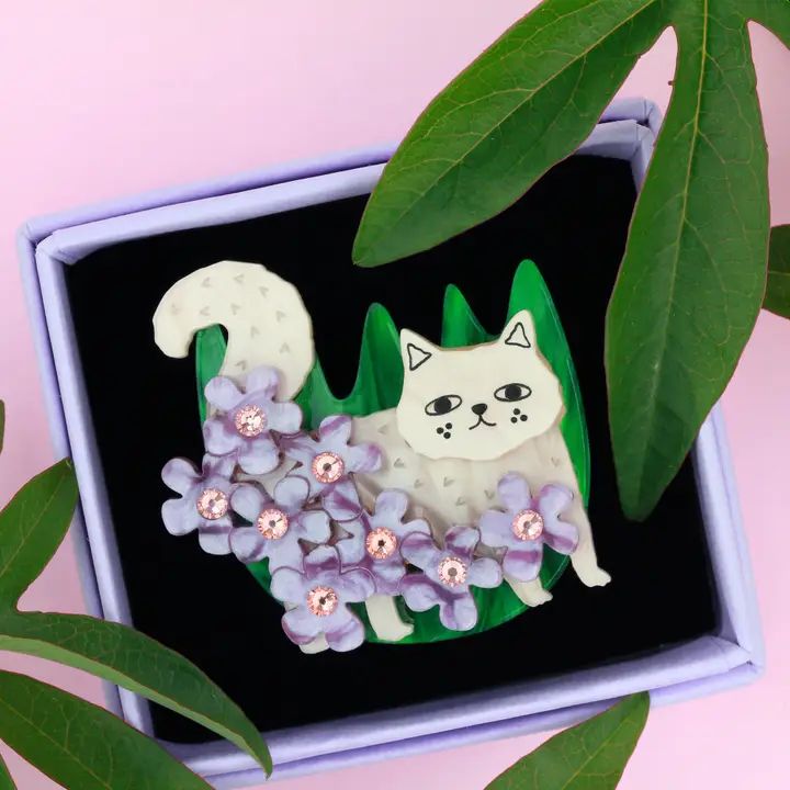 Cream Cat & Flowers Acrylic Brooch