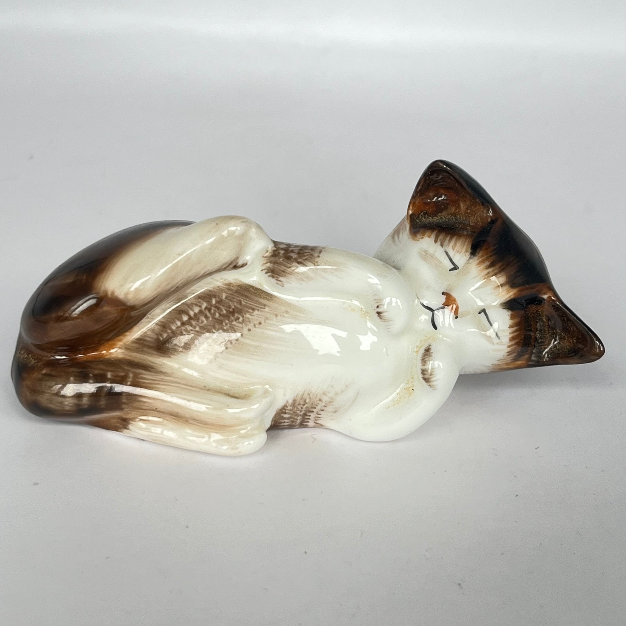 Vintage Royal Doulton Character Kitten HN2579