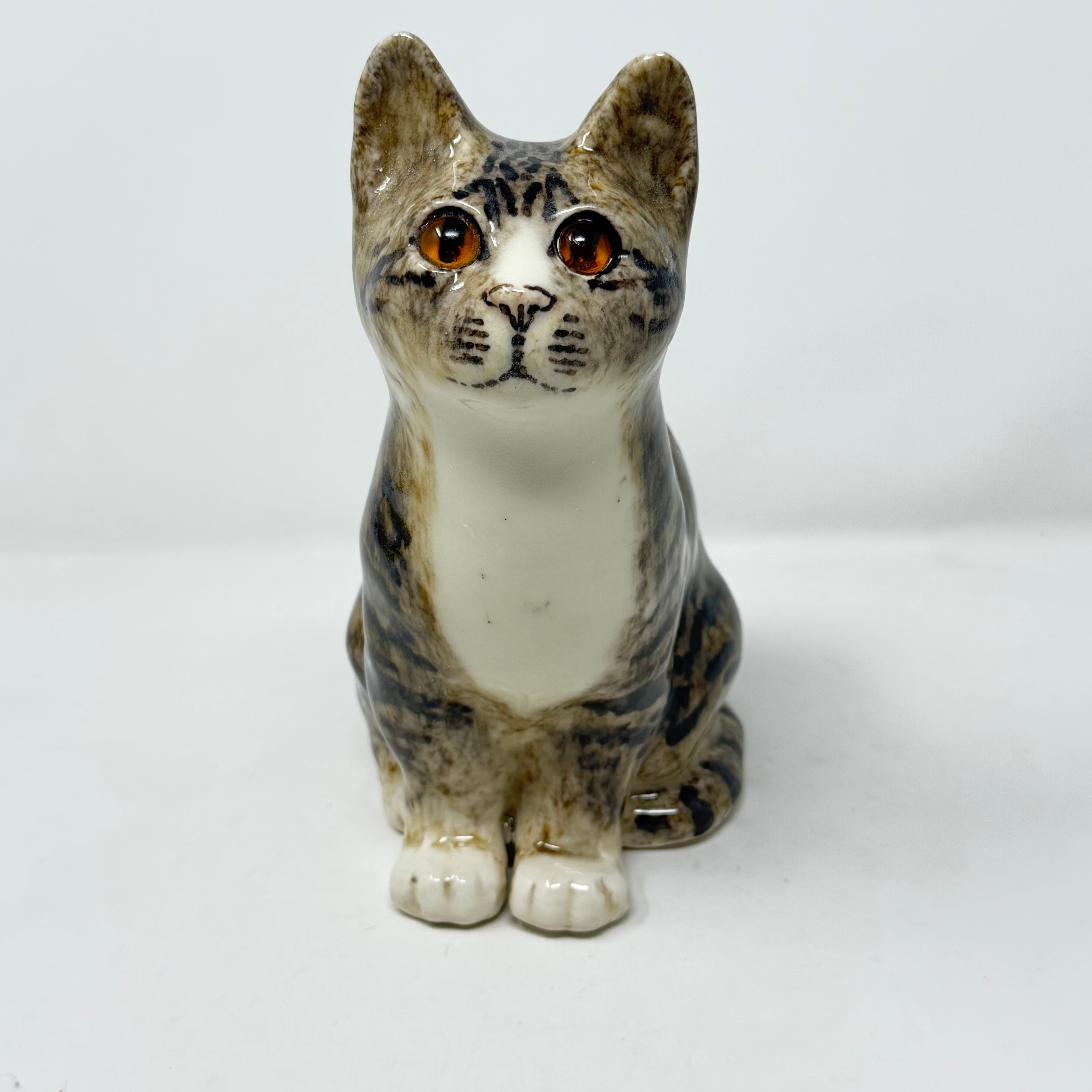 Winstanley Tabby & White Sitting - Size 3