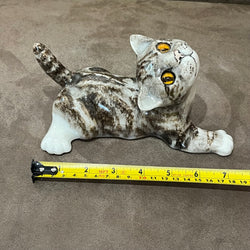 Winstanley Tabby Cat Looking Up - Size 3