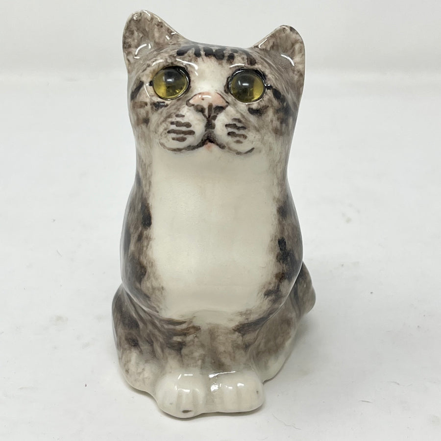 Winstanley Grey and White Cat Looking Up - Size 1