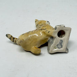 Vintage Royal Doulton Cat in the News DA233