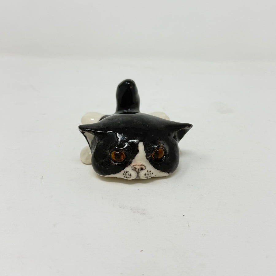 Winstanley Black & White Flat Cat - Size 1