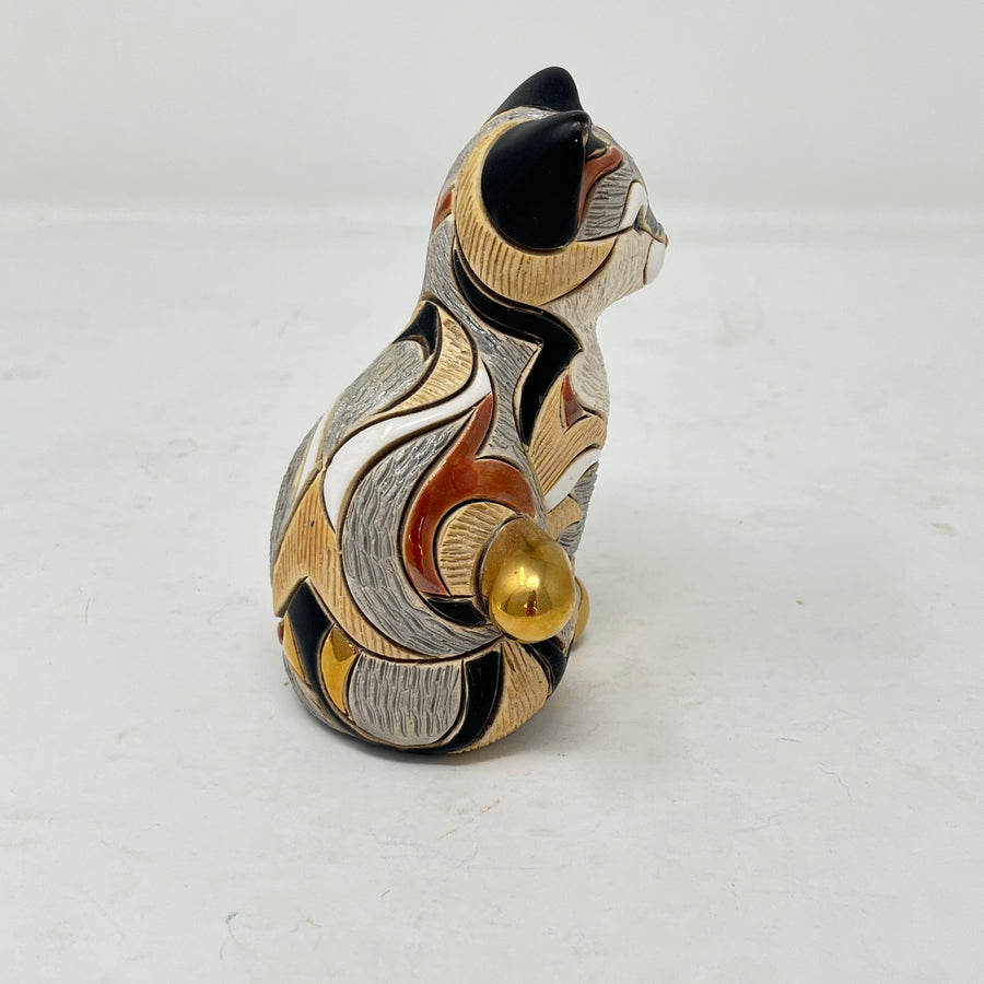 De Rosa Rinconada "Calico Cat" Figurine F107 – Handcrafted Ceramic, 24k Gold & Platinum Accents