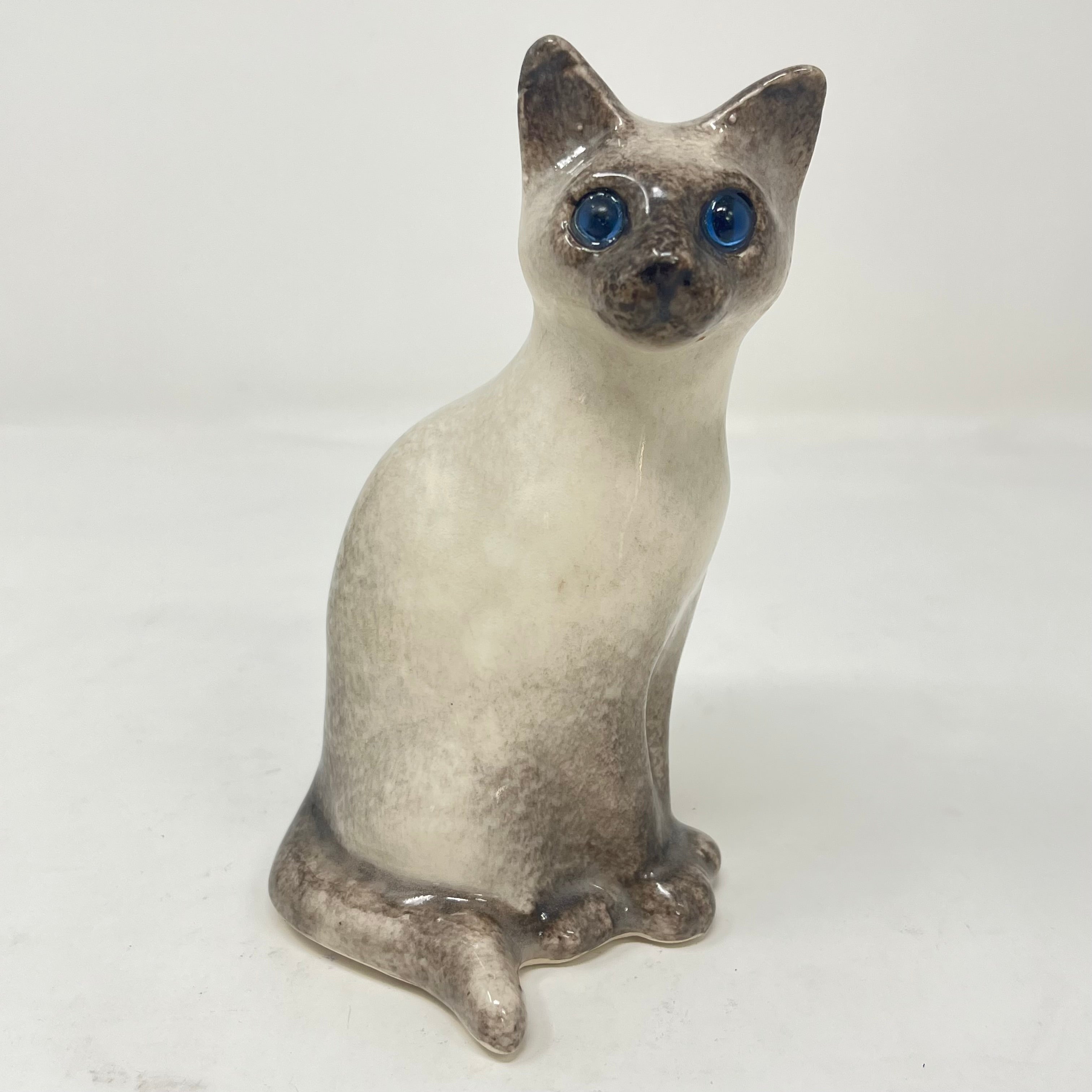 Winstanley Siamese Cat Sitting Up - Size 1