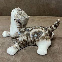 Winstanley Tabby Cat Looking Up - Size 3