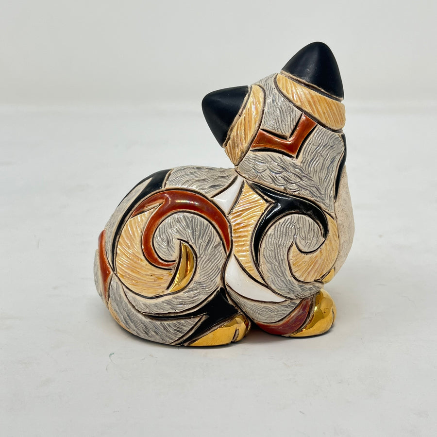 De Rosa Rinconada Hand-Sculpted Ceramic Sitting Cat Figurine – Gold & Platinum Accents