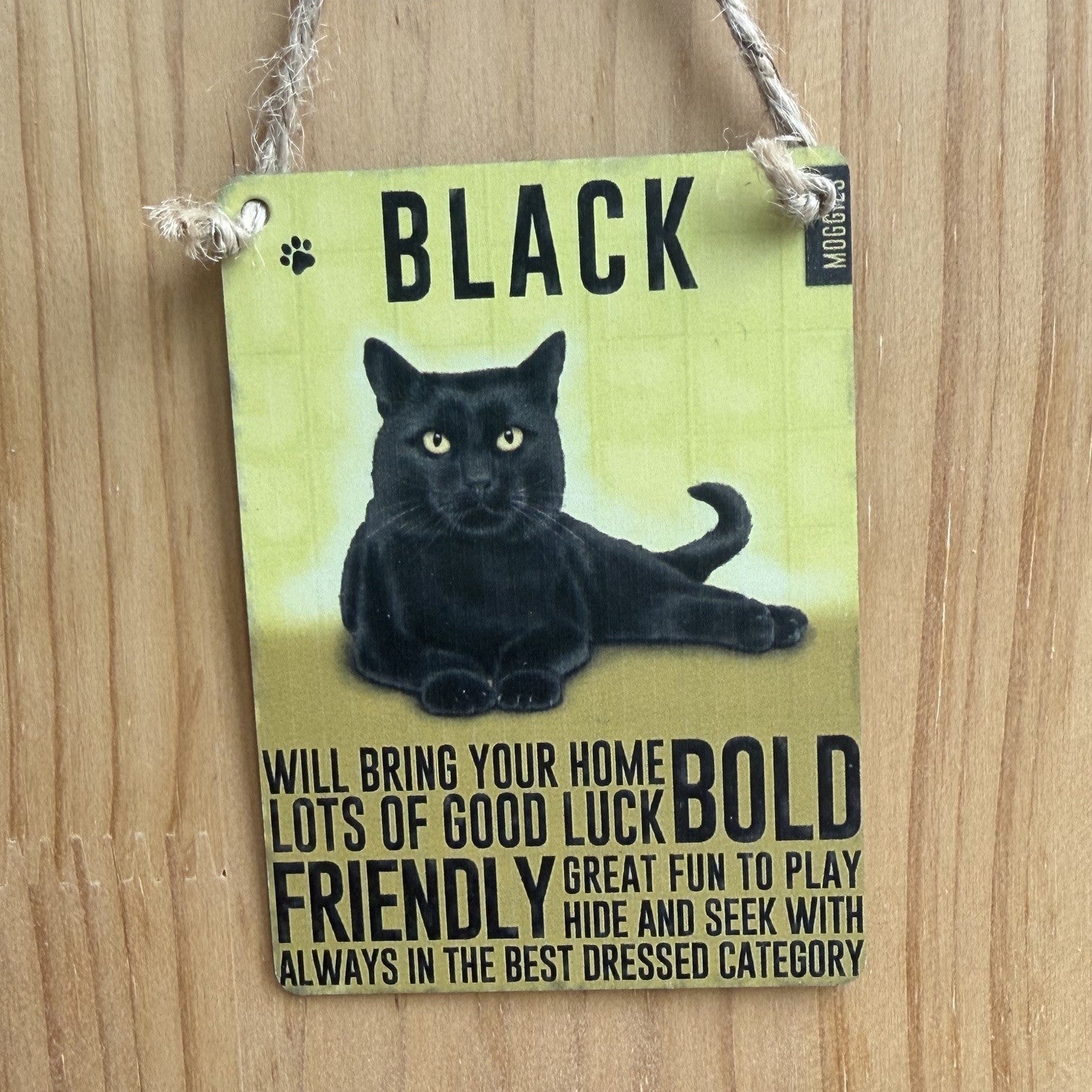 Colgante de metal de gato negro