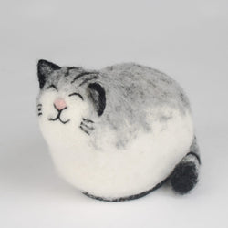 A grey tabby cat shaped felt lamp with a smiling face, battery-powered and portable.