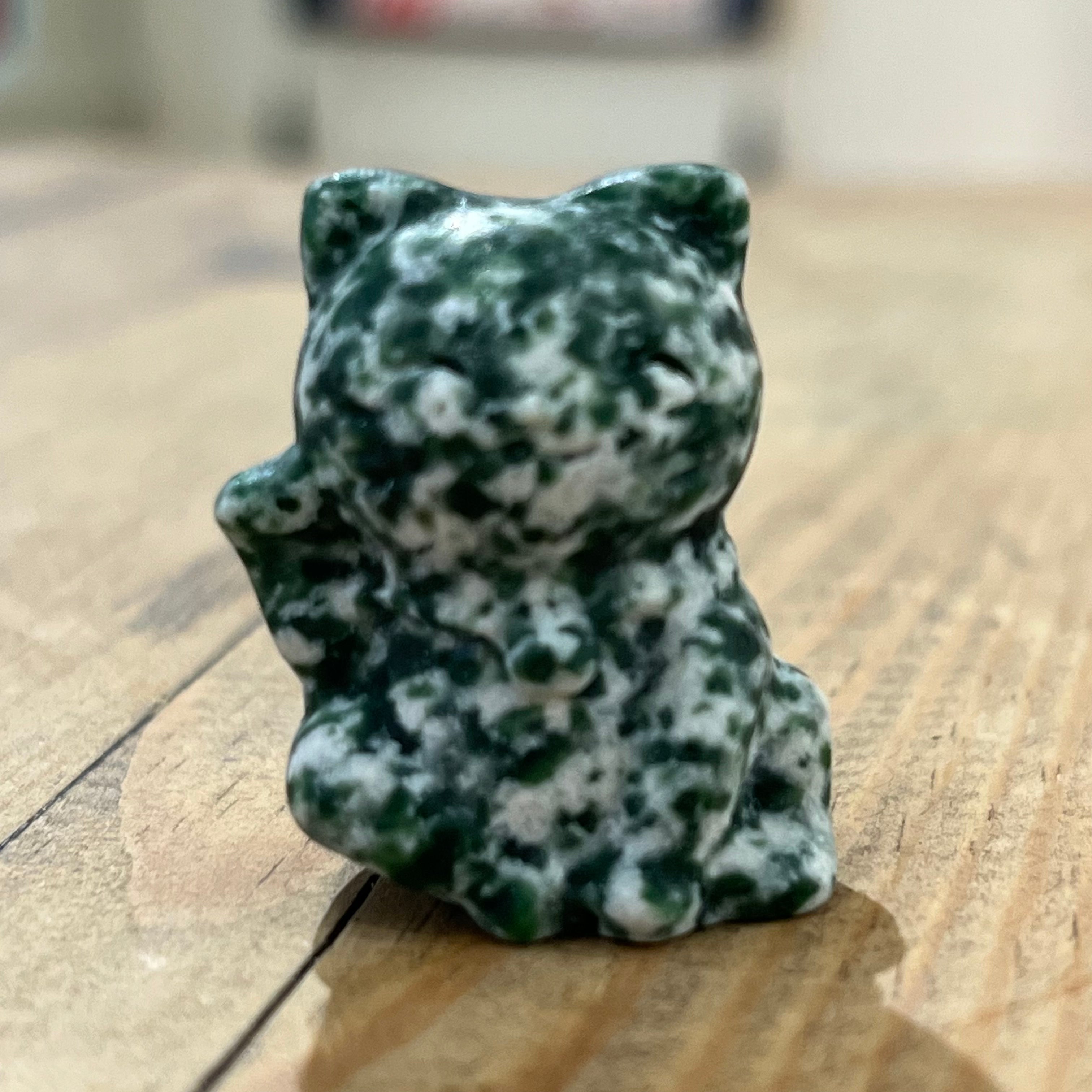 Quinhai Jade Maneki Neko Gemstone Cat