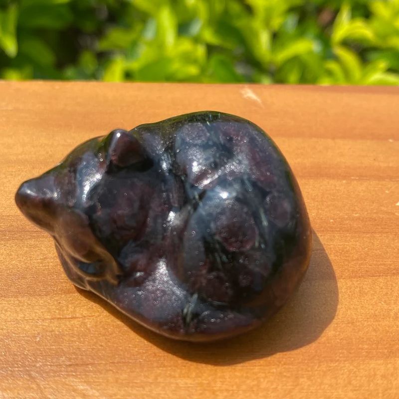 #1 石榴石沉睡宝石猫一月生日石