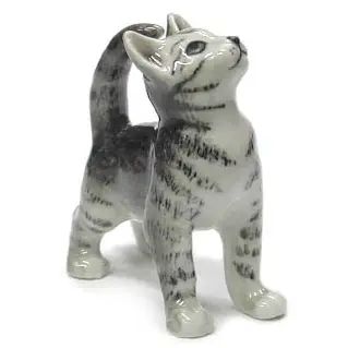 站立的灰色虎斑小猫陶瓷微型