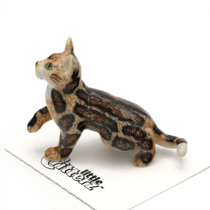 Miniatura de porcelana de gatito de bengala de mármol