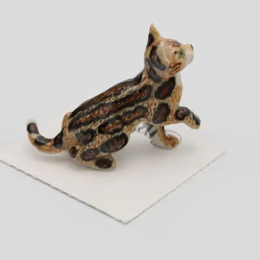 Miniatura de porcelana de gatito de bengala de mármol