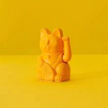 Maneki Neko Mini de Donkey AMARILLO OSCURO