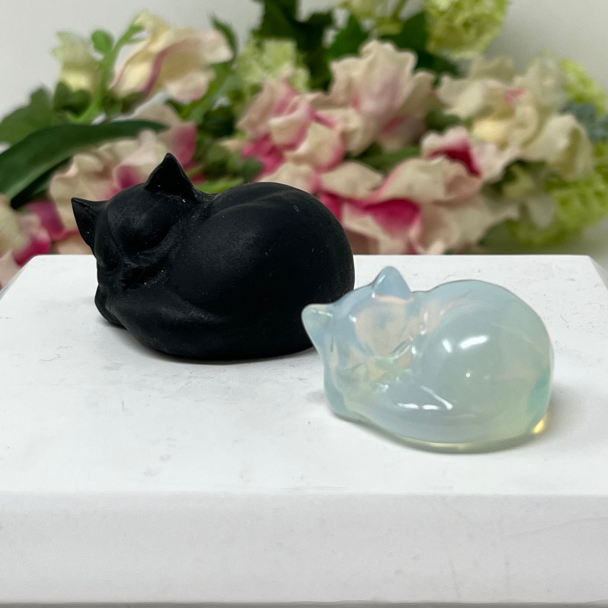 Large Sleeping Gemstone Cat, Obsidian