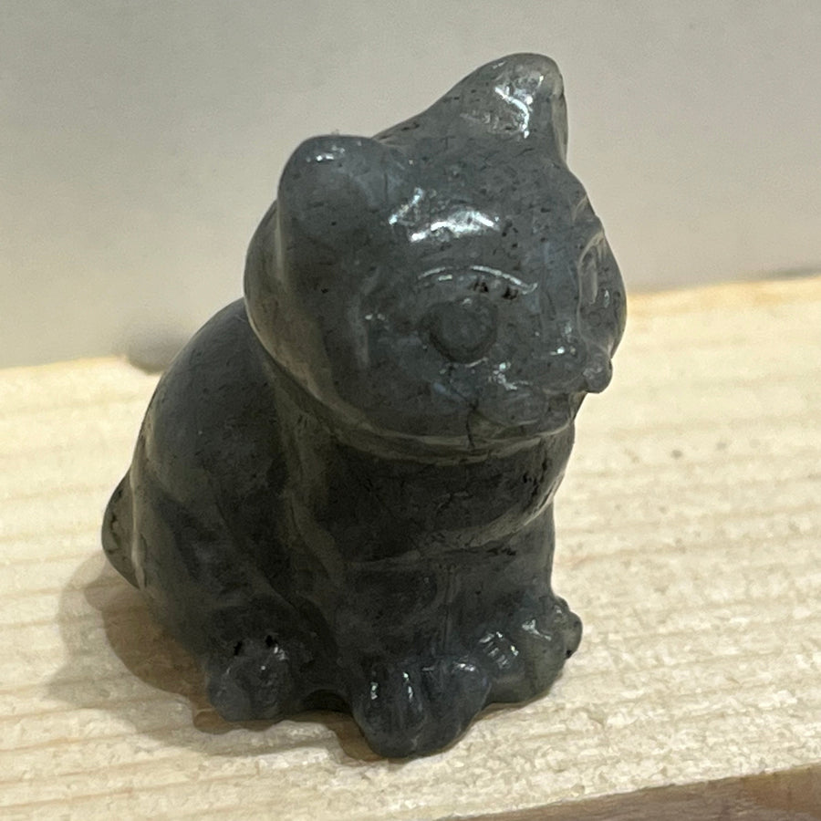 #3 拉长石小猫三月生日石