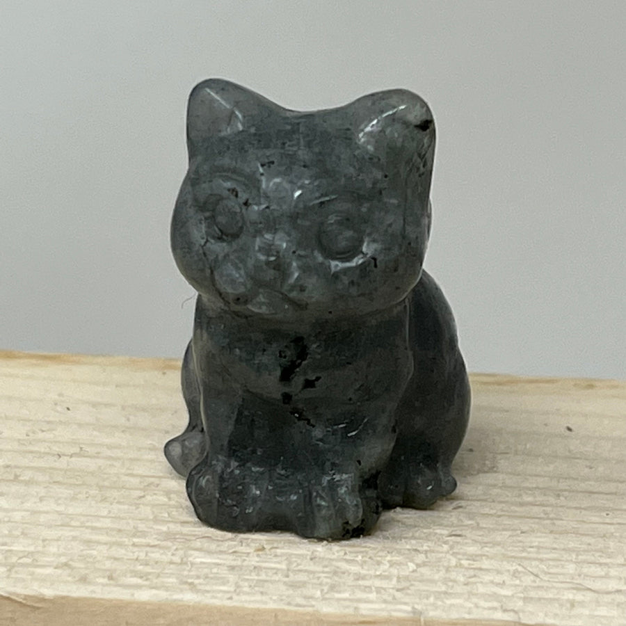 #3 拉长石小猫三月生日石