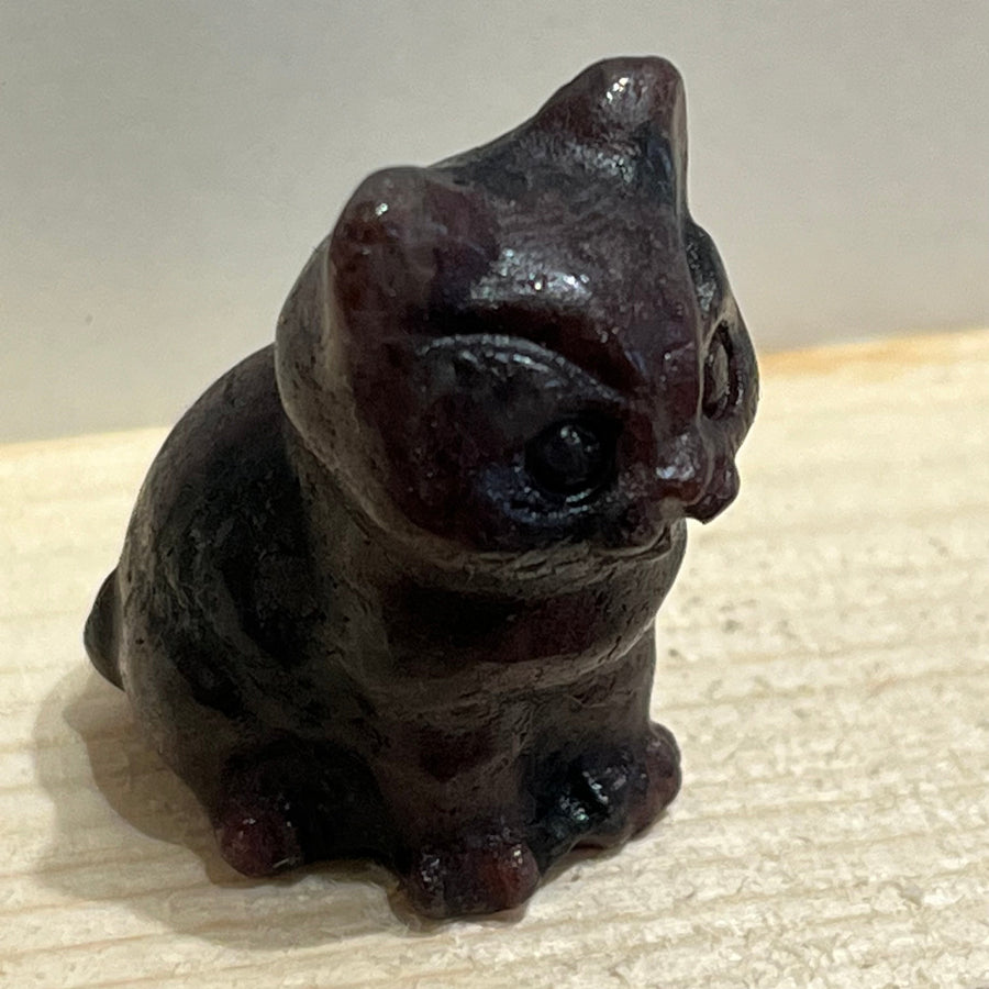#1 石榴石小猫一月生日石